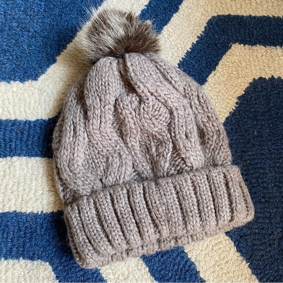 ❄️ H&M GREY WOOL BLEND FAUX FUR POM POM CABLE KNIT WINTER HAT! - Picture 9 of 15